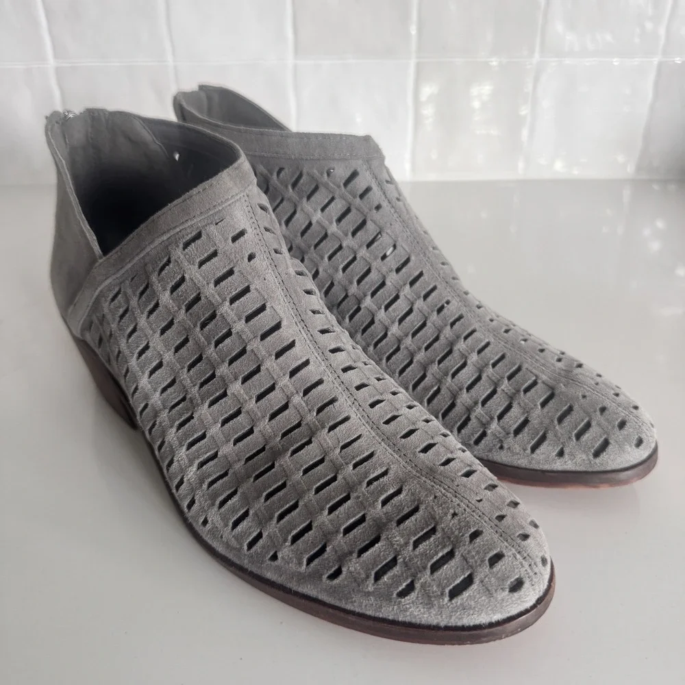 Vince Camuto Pekkan Ankle Bootie Women 8 Grey Perforated Suede‎ Block Heel